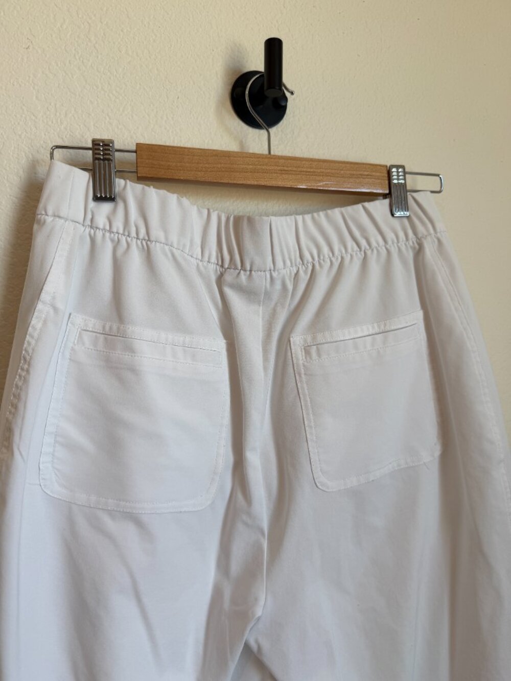 Chico's Neema White Loose Bermuda Capri Shorts Size 1.5 (US 10) - Picture 4 of 7